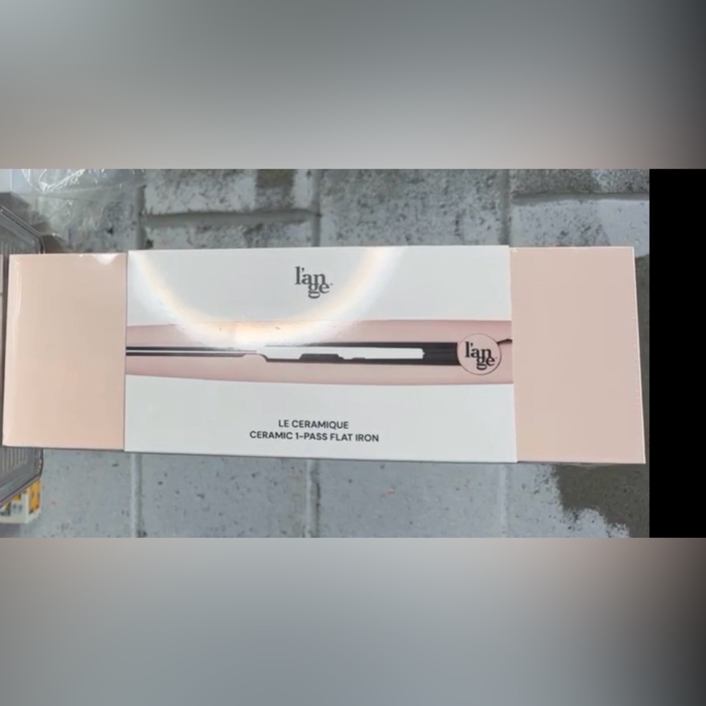 NIB Le Ceramique Flat Iron in Pink